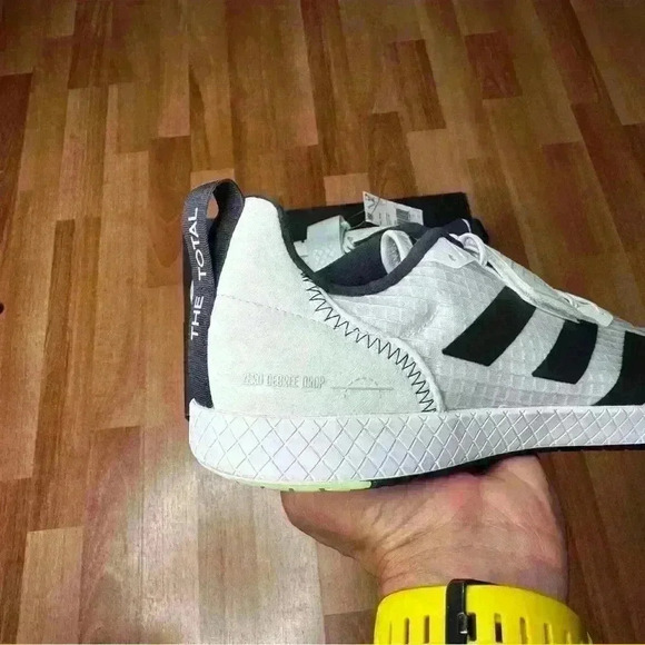 💰HUGE CLEARANCE SALE 💰  Adidas The Total Mens Training Shoes (ID0353) - Picture 4 of 15